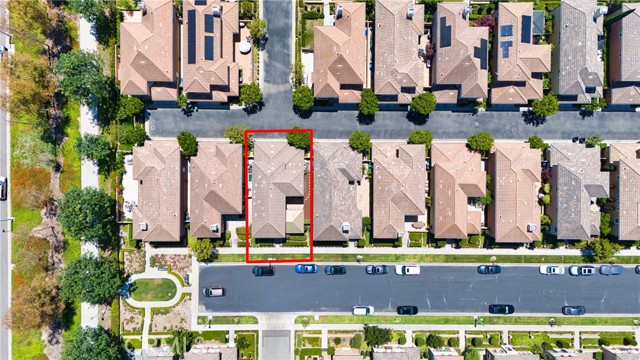 97 Twin Gables, Irvine CA: https://media.crmls.org/medias/12081080-bd6c-4493-94a4-ca0ddc15a39c.jpg