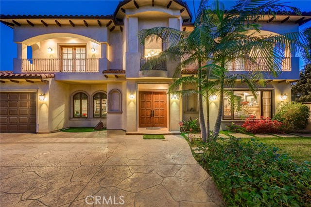 Detail Gallery Image 1 of 52 For 12530 Collins St, Valley Glen,  CA 91607 - 6 Beds | 5/1 Baths