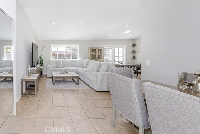 Detail Gallery Image 8 of 44 For 19620 Green Mountain Dr, Newhall,  CA 91321 - 4 Beds | 2 Baths