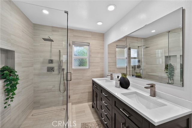 Detail Gallery Image 29 of 59 For 2225 E Grove Ave, Orange,  CA 92867 - 4 Beds | 3 Baths