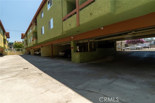 Detail Gallery Image 24 of 25 For 6155 Reseda #4,  Tarzana,  CA 91335 - 3 Beds | 2 Baths