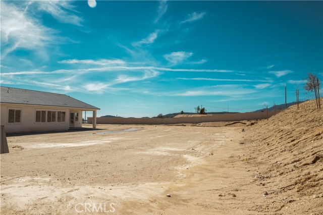 Detail Gallery Image 8 of 11 For 3590 W. Emerson Ct, San Bernardino,  CA 92407 - 5 Beds | 4/1 Baths