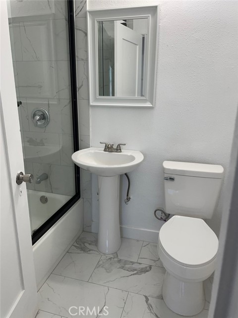 Detail Gallery Image 4 of 20 For 1040 Gardenia Ave, Long Beach,  CA 90813 - 8 Beds | 4 Baths