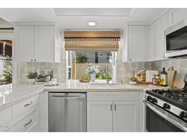 Detail Gallery Image 10 of 47 For 14889 Werris Creek Ln, San Diego,  CA 92128 - 3 Beds | 3 Baths