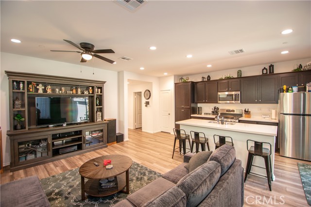 Detail Gallery Image 8 of 38 For 29392 Tourmaline Way, Winchester,  CA 92596 - 3 Beds | 2/1 Baths