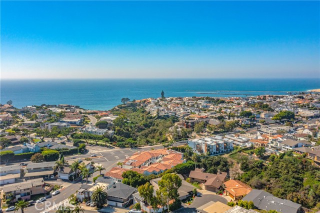 Ocean close and convenient to the Corona del Mar strip.