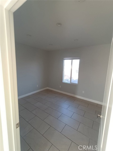 Detail Gallery Image 4 of 7 For 1319 W 92nd, Los Angeles,  CA 90044 - 1 Beds | 1 Baths