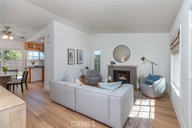 Detail Gallery Image 5 of 40 For 23405 Gaucho Ct, Valencia,  CA 91355 - 2 Beds | 2 Baths