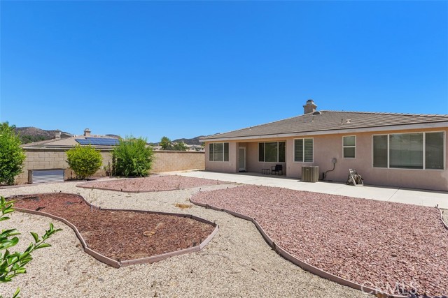 35921 Camelot Circle, Wildomar CA: https://media.crmls.org/medias/120e3e93-ef66-412b-a837-31ee95826400.jpg