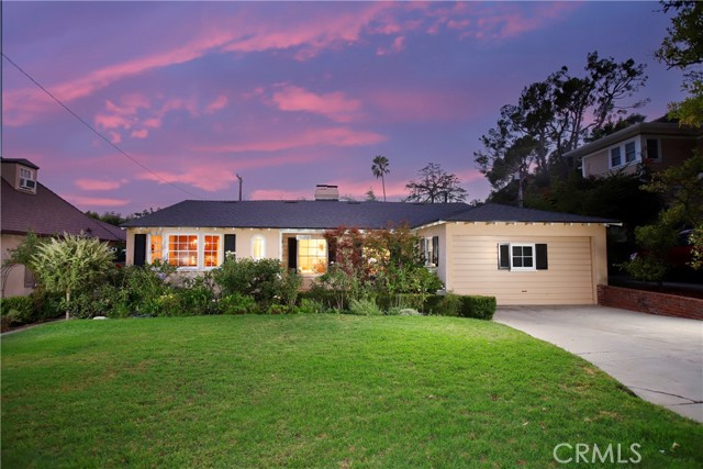 Detail Gallery Image 1 of 35 For 1624 Santa Barbara Ave, Glendale,  CA 91208 - 4 Beds | 3 Baths