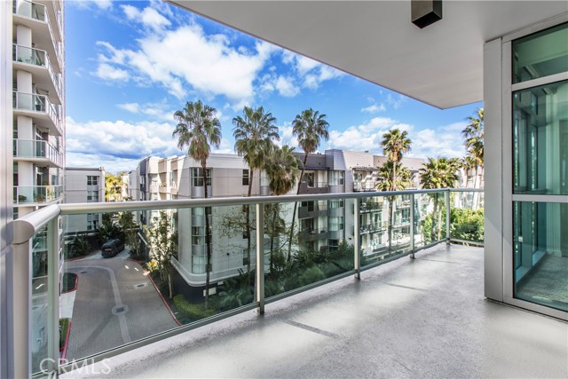 Detail Gallery Image 3 of 27 For 13650 Marina Pointe Dr #506,  Marina Del Rey,  CA 90292 - 2 Beds | 2 Baths