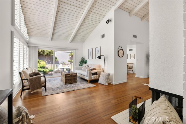 24595 Overlake Drive, Lake Forest CA: https://media.crmls.org/medias/121174a6-bbd6-4b05-ba40-497bf8977727.jpg