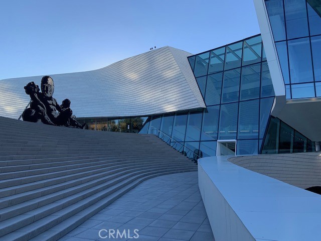 https://media.crmls.org/medias/1211f62f-640b-44a0-88d5-d58d696c33ec.jpg?preset=X-Large