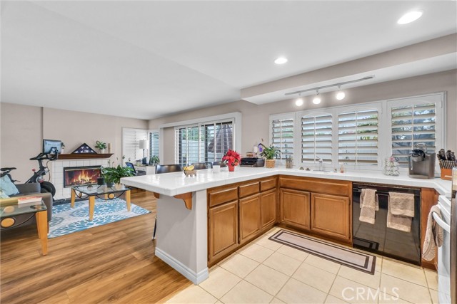 9796 Scanlan Court, Fountain Valley CA: https://media.crmls.org/medias/12123476-3358-4249-a61f-d5af5f141ea5.jpg