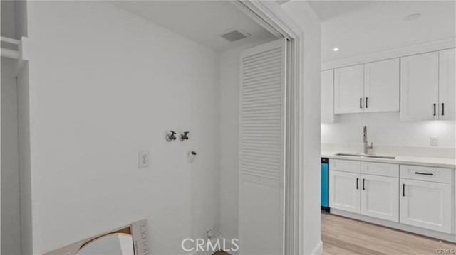 10500 Sunland Boulevard, Sunland CA: https://media.crmls.org/medias/121241db-f568-447d-a962-1b35b017a570.jpg