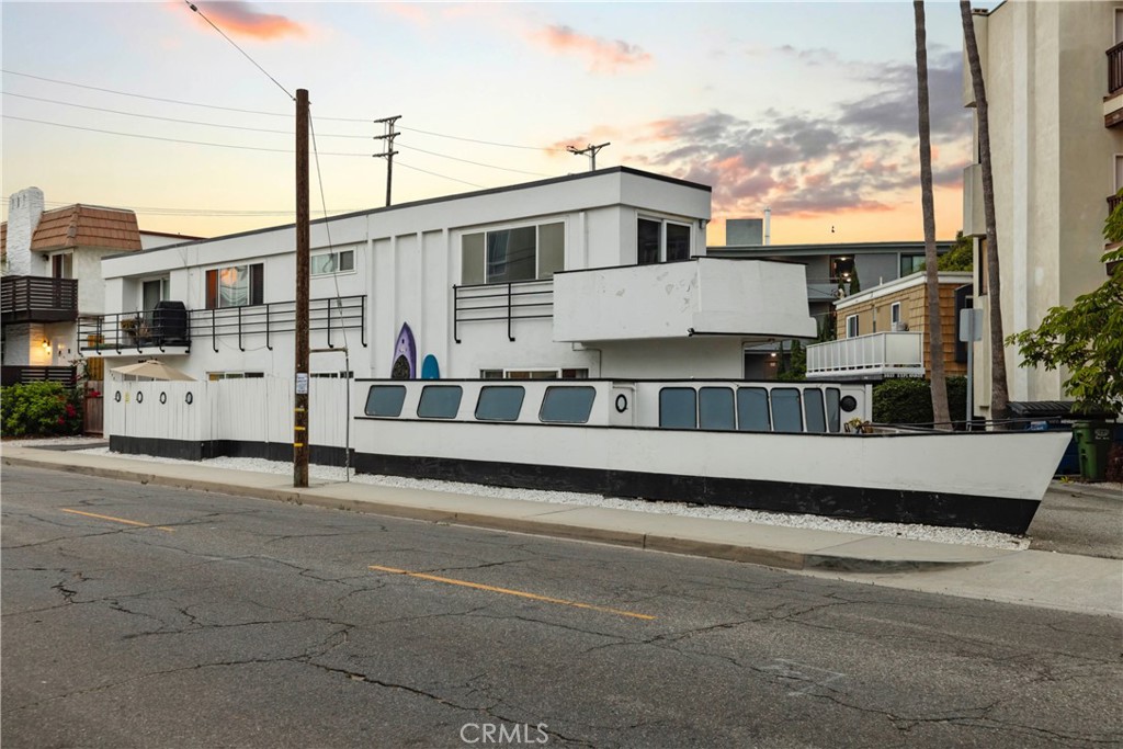 Triplex at 3906 Pacific Avenue