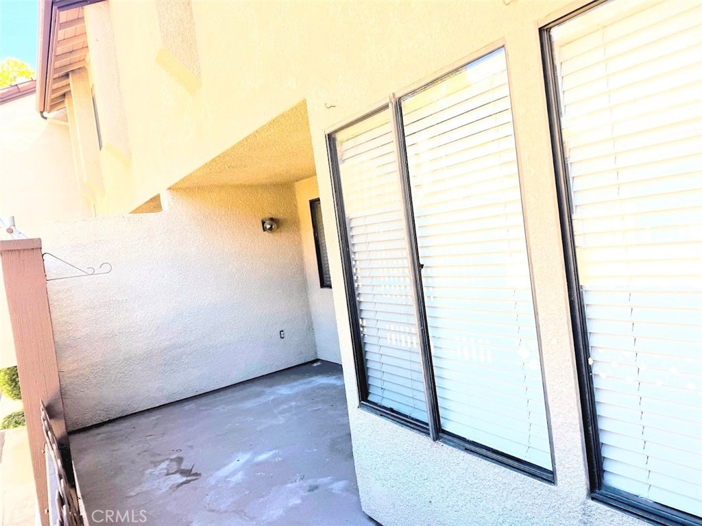 https://media.crmls.org/medias/121331ab-a442-4af7-9094-1e850a802e9e.jpg?preset=X-Large