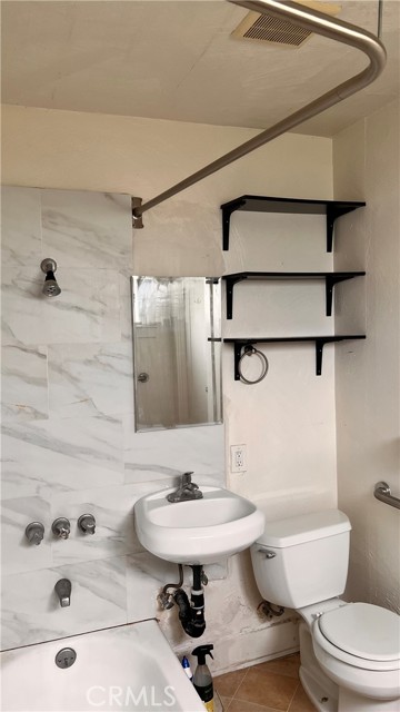 1600 W Court Street, Los Angeles CA: https://media.crmls.org/medias/1213684c-85dd-4a5a-aae8-d6c217db128d.jpg