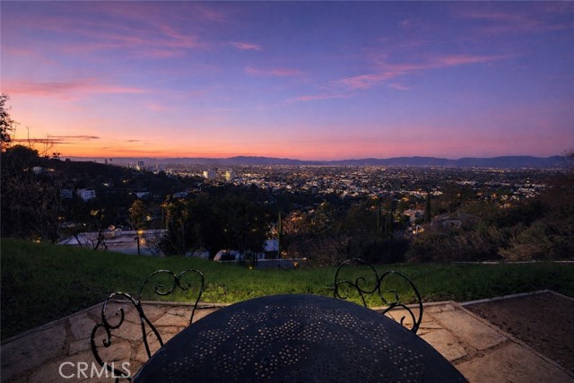 Detail Gallery Image 11 of 44 For 3952 Oakfield Dr, Sherman Oaks,  CA 91423 - 5 Beds | 4/1 Baths