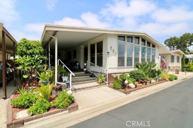 731 Glenlake Drive, Placentia CA: https://media.crmls.org/medias/1213b8cd-6fc5-4575-9976-6d47ceeb6bfd.jpg