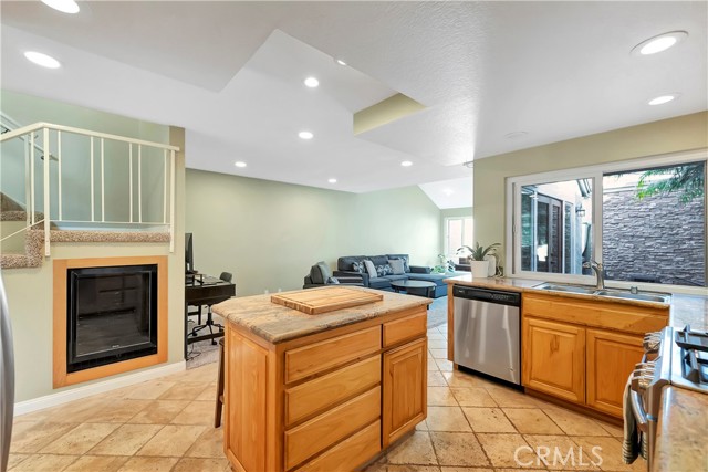 626 9th Street, Huntington Beach CA: https://media.crmls.org/medias/1215ee05-a53e-44bf-89d1-11b2809d69db.jpg