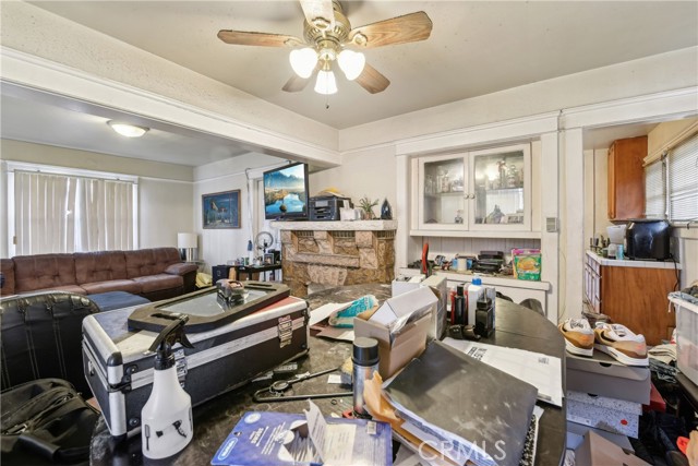 Detail Gallery Image 4 of 11 For 231 W 88th St, Los Angeles,  CA 90003 - – Beds | – Baths