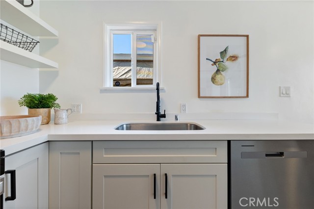 5536 Linden Avenue, Long Beach CA: https://media.crmls.org/medias/1217edf2-6f7c-4bdc-8e13-f5b357f8db96.jpg