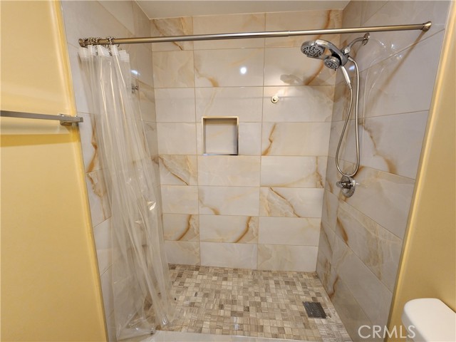 Detail Gallery Image 17 of 37 For 16432 Halsted St, North Hills,  CA 91343 - 3 Beds | 2/1 Baths
