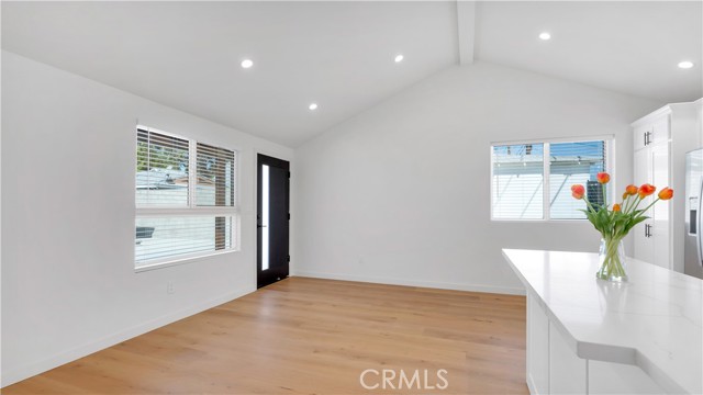 318 N Catalina, Burbank CA: https://media.crmls.org/medias/1218be6f-3419-4283-9a10-fd35dcbe3946.jpg