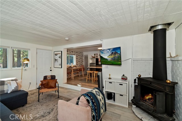 Detail Gallery Image 5 of 27 For 33353 Yukon Dr, Green Valley Lake,  CA 92341 - 2 Beds | 1 Baths