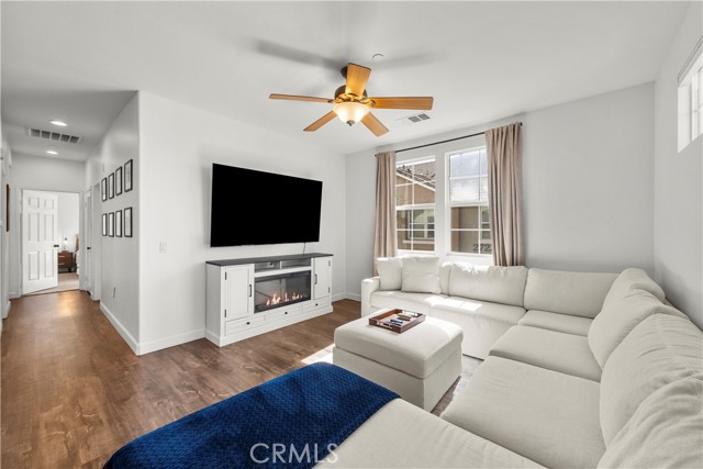 Detail Gallery Image 8 of 28 For 27262 Riverview, Valencia,  CA 91354 - 2 Beds | 2 Baths