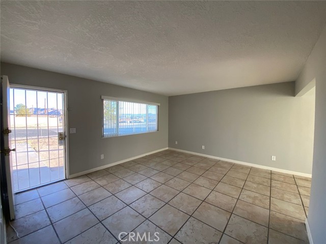 Detail Gallery Image 4 of 28 For 1544 Armory Rd, Barstow,  CA 92311 - 3 Beds | 2 Baths