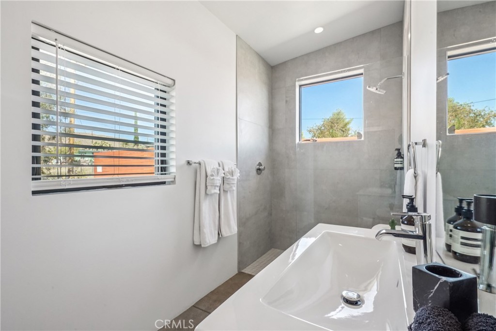 MLS #OC25234362 image #23