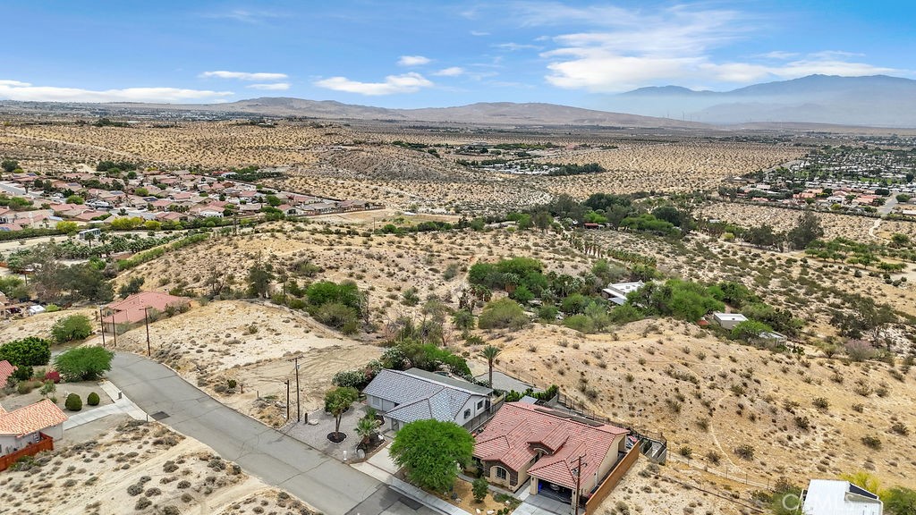 https://media.crmls.org/medias/121a0cb1-3660-4288-b56a-fdc766d76638.jpg?preset=X-Large