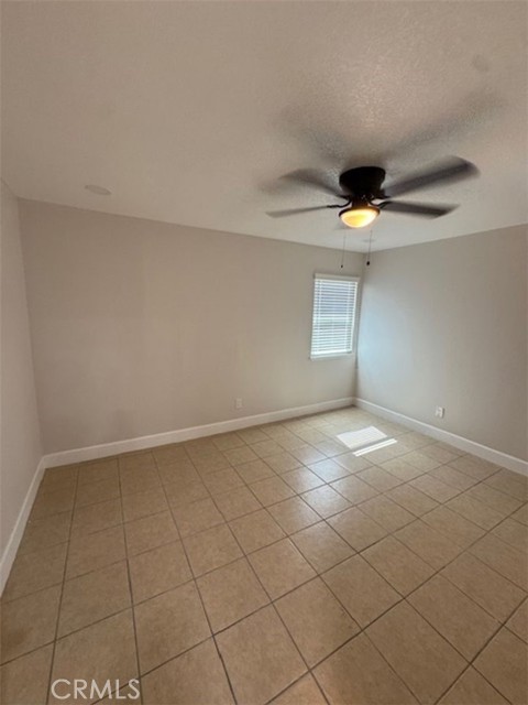 Detail Gallery Image 6 of 6 For 3015 Spruce St, Rialto,  CA 92376 - 4 Beds | 2 Baths