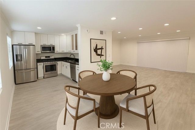 Detail Gallery Image 5 of 24 For 9689 via Torino, Burbank,  CA 91504 - 3 Beds | 2/1 Baths