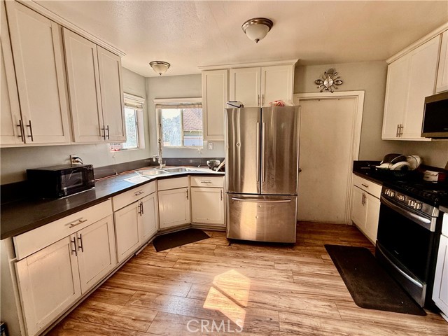 Detail Gallery Image 6 of 10 For 4709 Grape, Pico Rivera,  CA 90660 - 3 Beds | 2 Baths