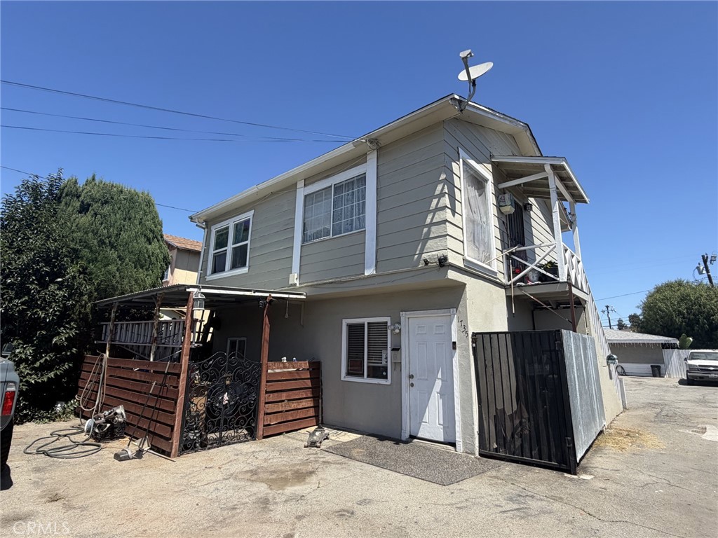 Quadruplex at 1735 W Washington