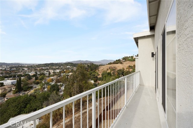Detail Gallery Image 27 of 32 For 2391 Yorkshire Dr, Los Angeles,  CA 90065 - 3 Beds | 2/1 Baths