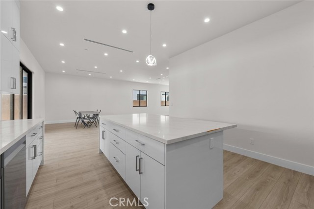 Detail Gallery Image 17 of 39 For 12937 W Kilikia Dr, North Hollywood,  CA 91605 - 4 Beds | 4 Baths