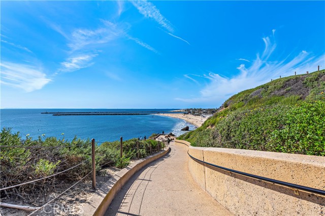 Pathway from Inspiration Point down to Big Corona beach