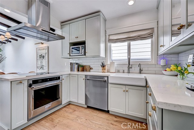 3211 Valley, Manhattan Beach, California 90266, 4 Bedrooms Bedrooms, ,2 BathroomsBathrooms,Residential,For Sale,Valley,SB26074222