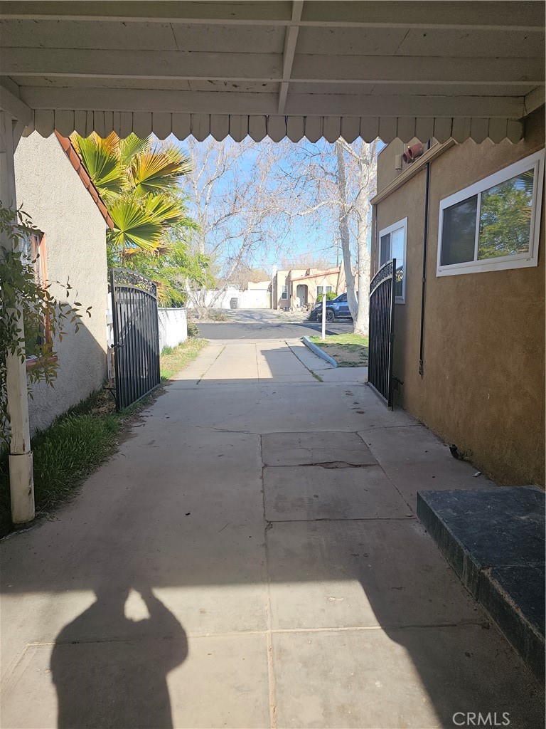 https://media.crmls.org/medias/121ef376-0b89-430f-b052-6eaef1e60f97.jpg?preset=X-Large