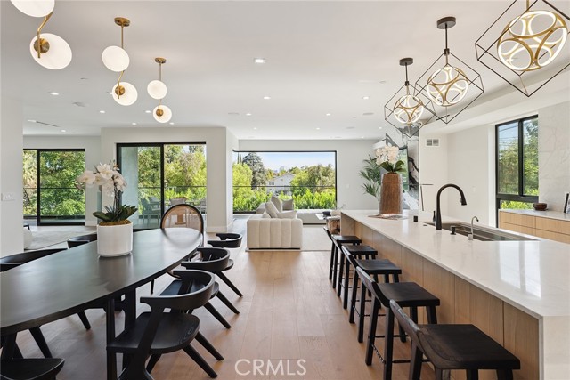 Detail Gallery Image 13 of 65 For 22268 Avenue San Luis, Woodland Hills,  CA 91364 - 5 Beds | 5/1 Baths