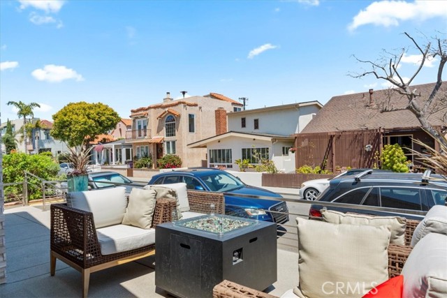 29 W Neapolitan Lane, Long Beach CA: https://media.crmls.org/medias/121fb055-fb72-46b0-b670-efaa75da7b14.jpg