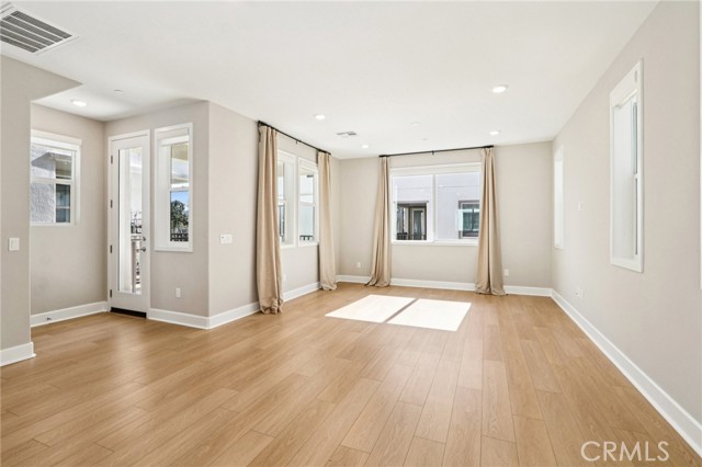 Detail Gallery Image 3 of 59 For 3010 Tallahassee Ln, Simi Valley,  CA 93065 - 3 Beds | 2/2 Baths