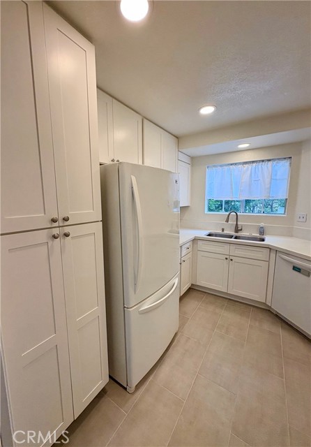 Detail Gallery Image 3 of 18 For 24324 Val Verde Ct #224,  Laguna Hills,  CA 92653 - 2 Beds | 2 Baths