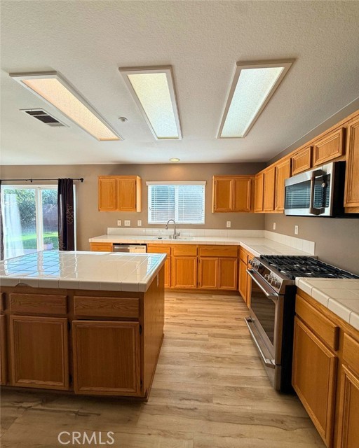 Detail Gallery Image 8 of 32 For 5741 Reagan, Fontana,  CA 92336 - 3 Beds | 2/1 Baths