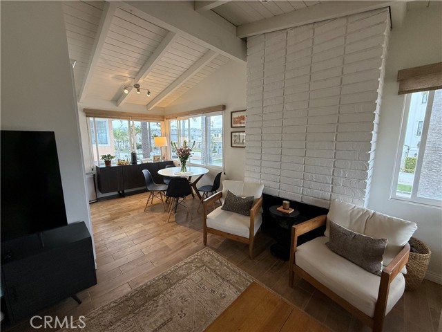 Detail Gallery Image 3 of 9 For 303 Marguerite Ave #C,  Corona Del Mar,  CA 92625 - 2 Beds | 1 Baths