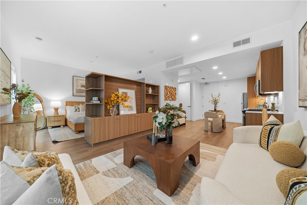 709 E Walnut Street #319